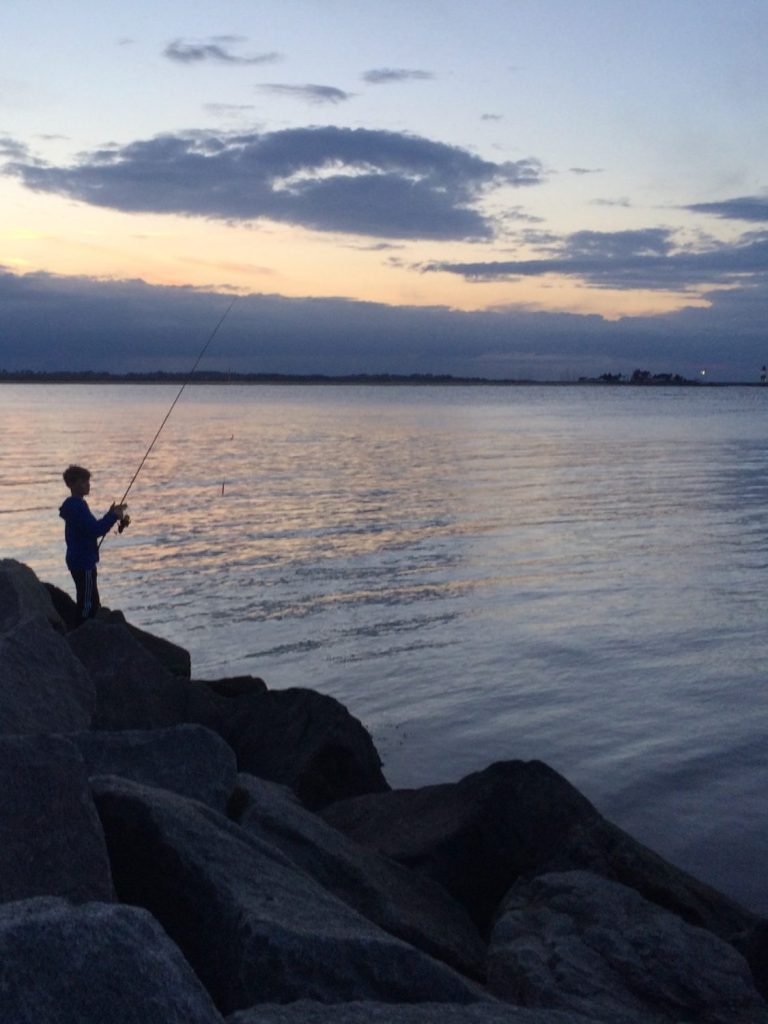 Villa Blue Horizon - Abendstimmung am Meer Silhouette am Ostsee-Ufer vor der Villa Blue Horizon bei Sonnenuntergang